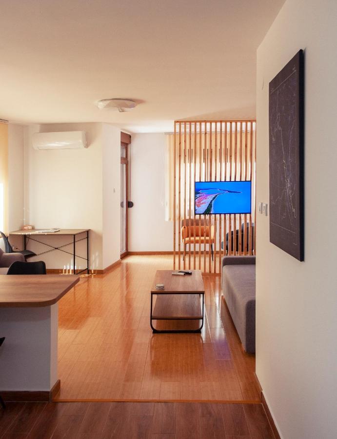 Lux Family Apartment Vidanovic Пирот Екстериор снимка