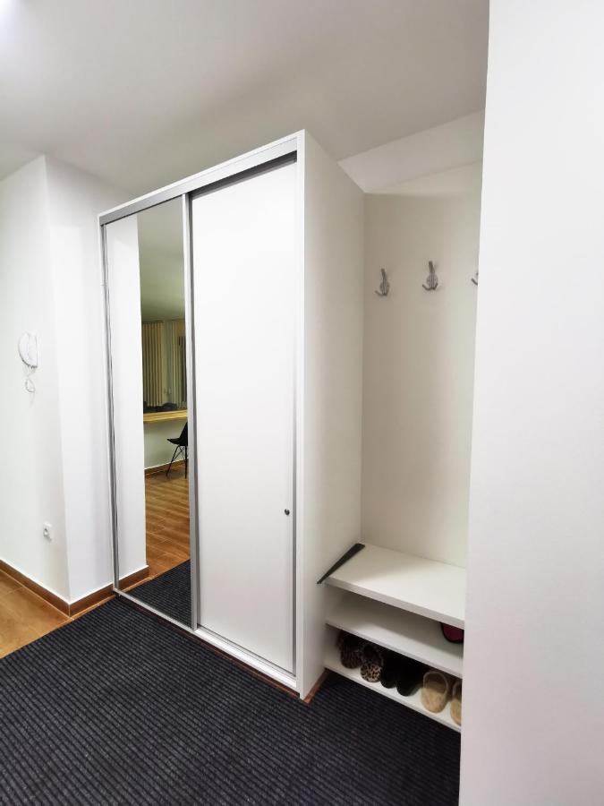 Lux Family Apartment Vidanovic Пирот Екстериор снимка
