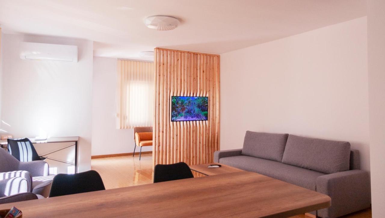 Lux Family Apartment Vidanovic Пирот Екстериор снимка
