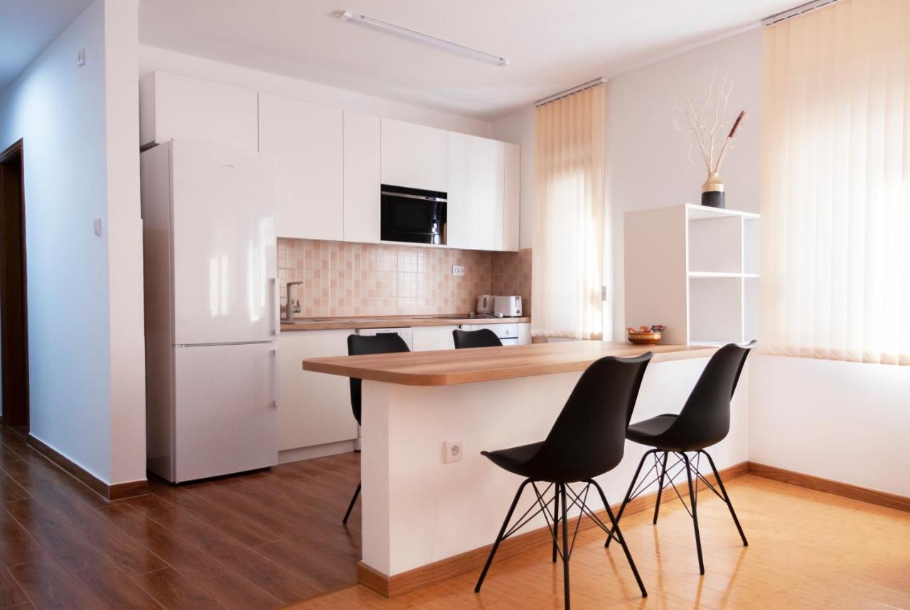 Lux Family Apartment Vidanovic Пирот Екстериор снимка