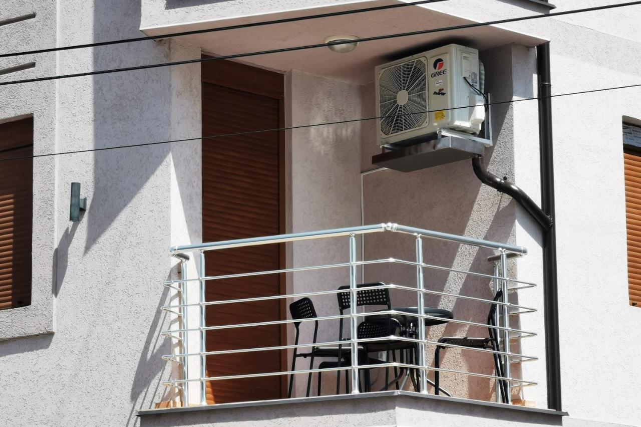 Lux Family Apartment Vidanovic Пирот Екстериор снимка