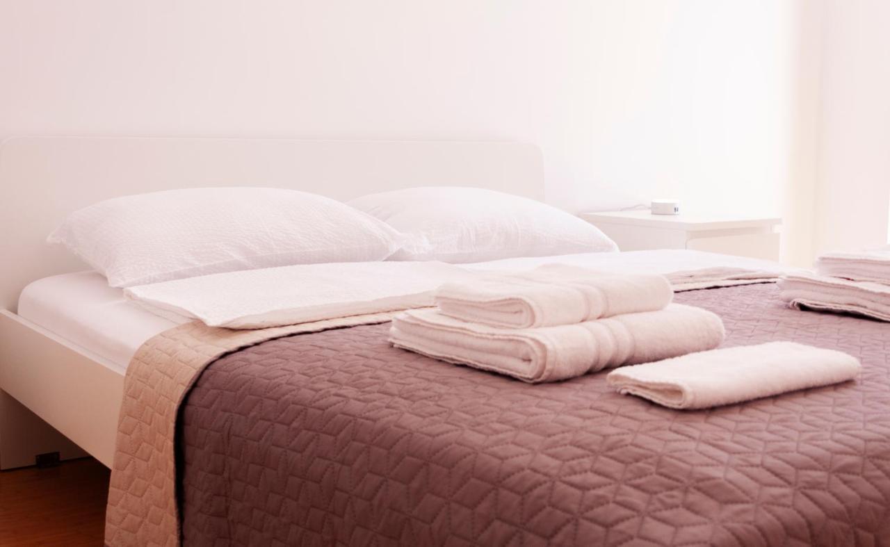 Lux Family Apartment Vidanovic Пирот Екстериор снимка