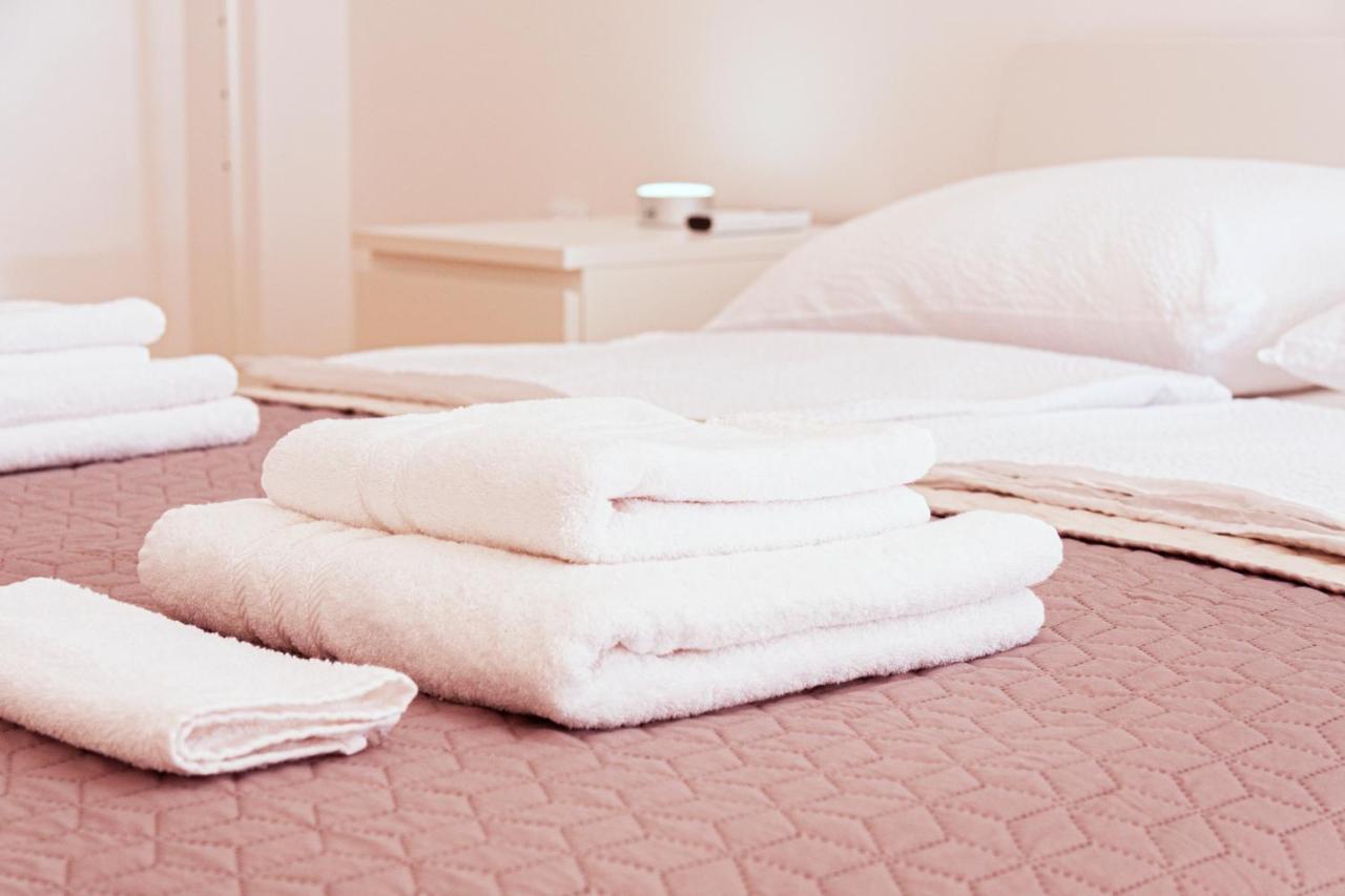 Lux Family Apartment Vidanovic Пирот Екстериор снимка